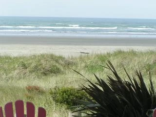 Beach Bum Inn - ON the Beach - Hot Tub & Fireplace — photo 4