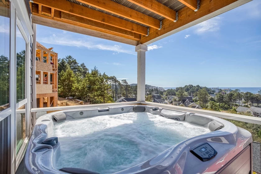 Breezy Blues - Hot Tub — photo 2
