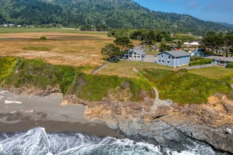 Ocean Mist Beach House & Cottage - Hot Tub, Beach Access — photo 4