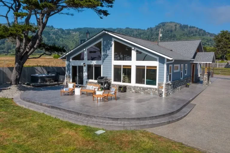 Ocean Mist Beach House & Cottage - Hot Tub, Beach Access — photo 2