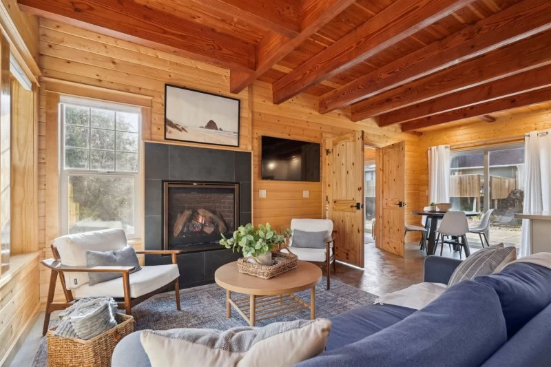 Driftwood Cottage - New, Walk to Everything! — photo 2