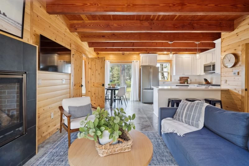 Driftwood Cottage - New, Walk to Everything! — photo 3