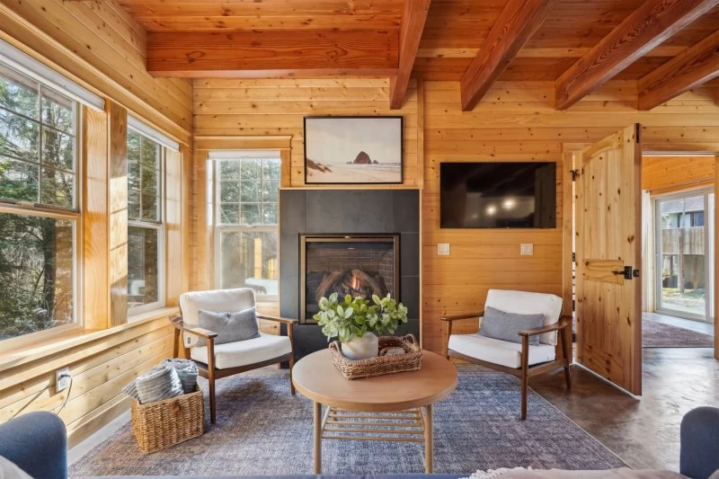 Driftwood Cottage - New, Walk to Everything! — photo 4