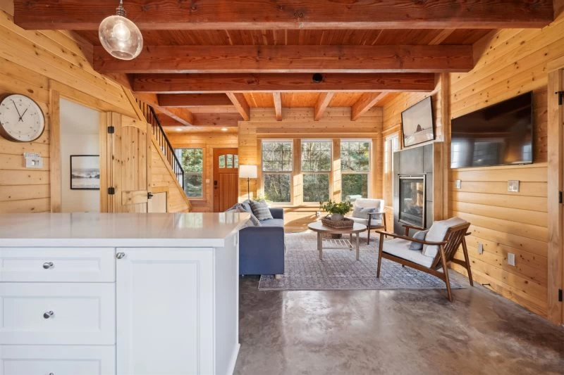 Driftwood Cottage - New, Walk to Everything! — photo 5