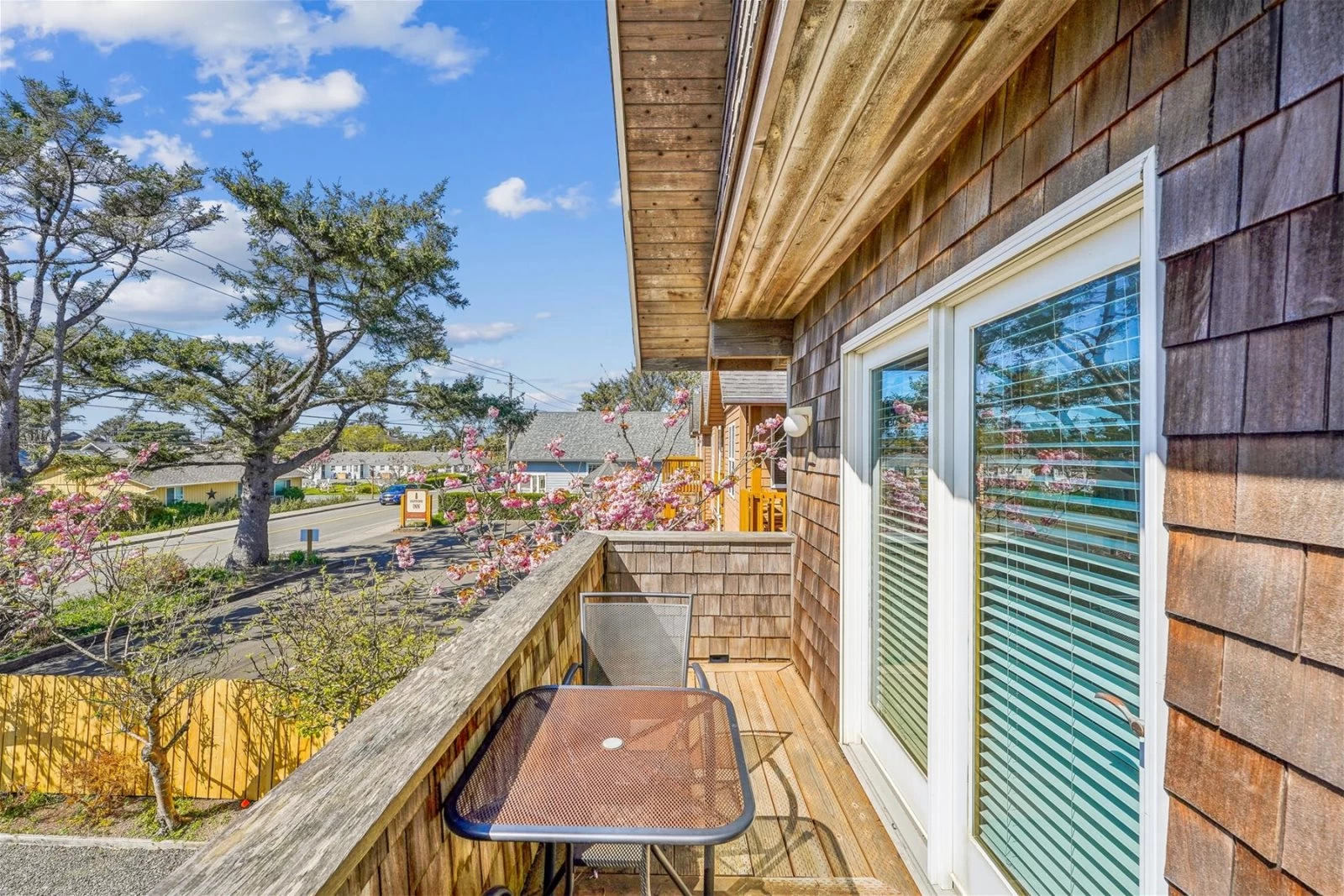 The Harrison Inn* Blue Sky Suite - New, Walk to Everything!