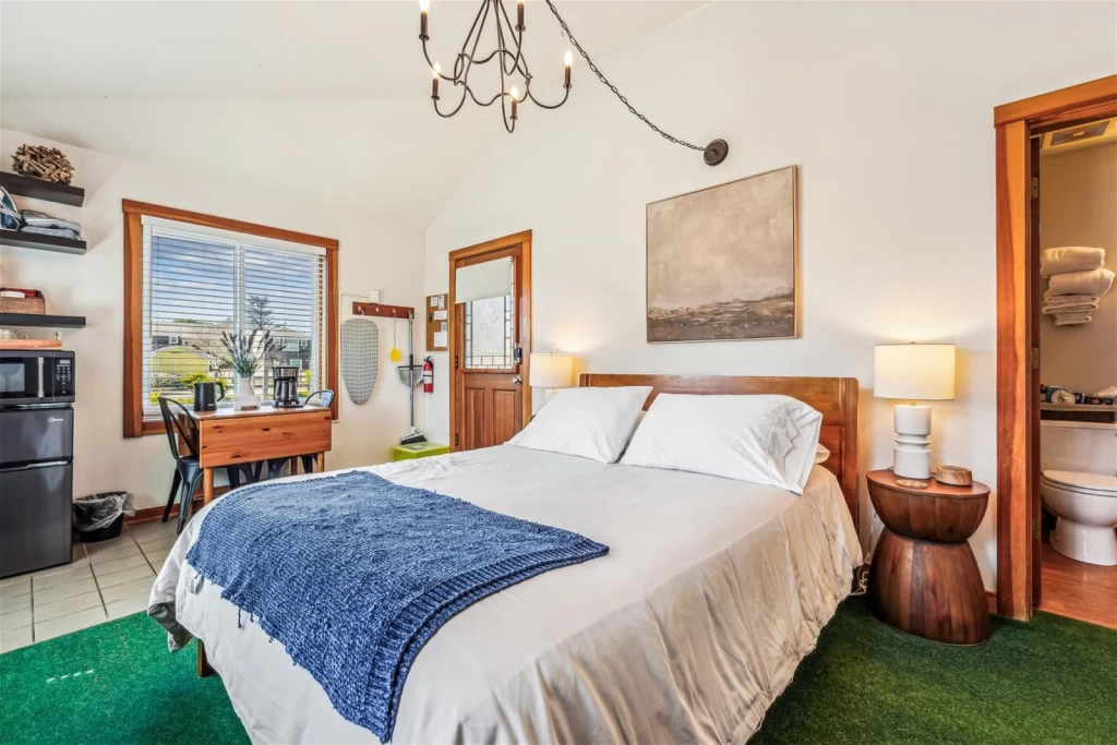 The Harrison Inn* Studio - New Listing, Walk to Everything! — photo 2