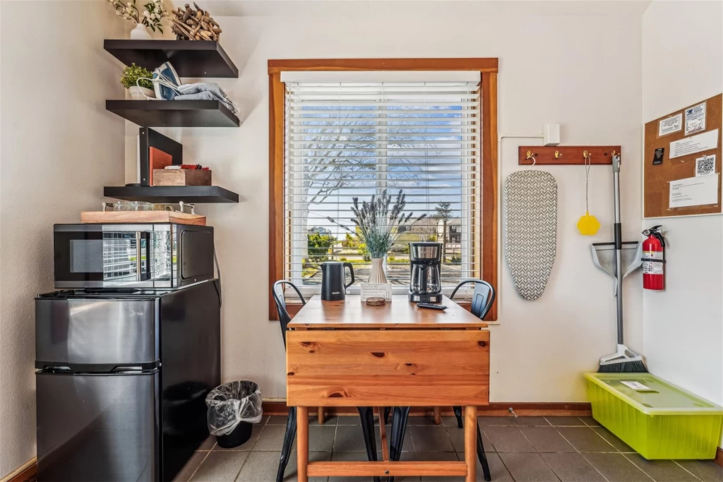 The Harrison Inn* Studio - New Listing, Walk to Everything! — photo 5