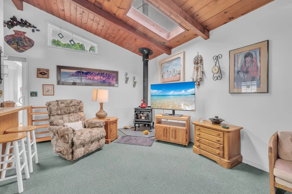 311 Heaven - New Listing! Just 1-Block from the Promenade — photo 3