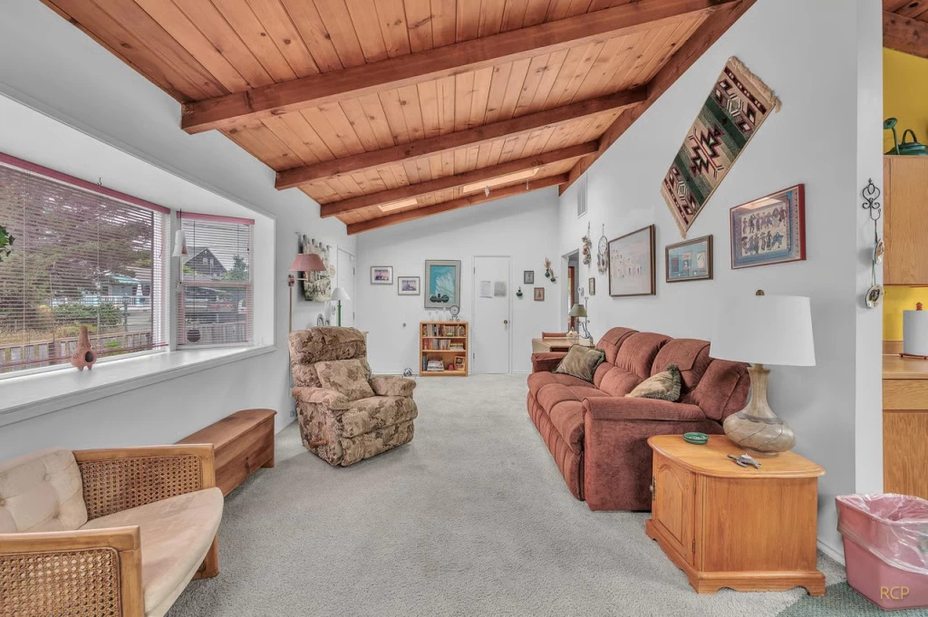 311 Heaven - New Listing! Just 1-Block from the Promenade — photo 4