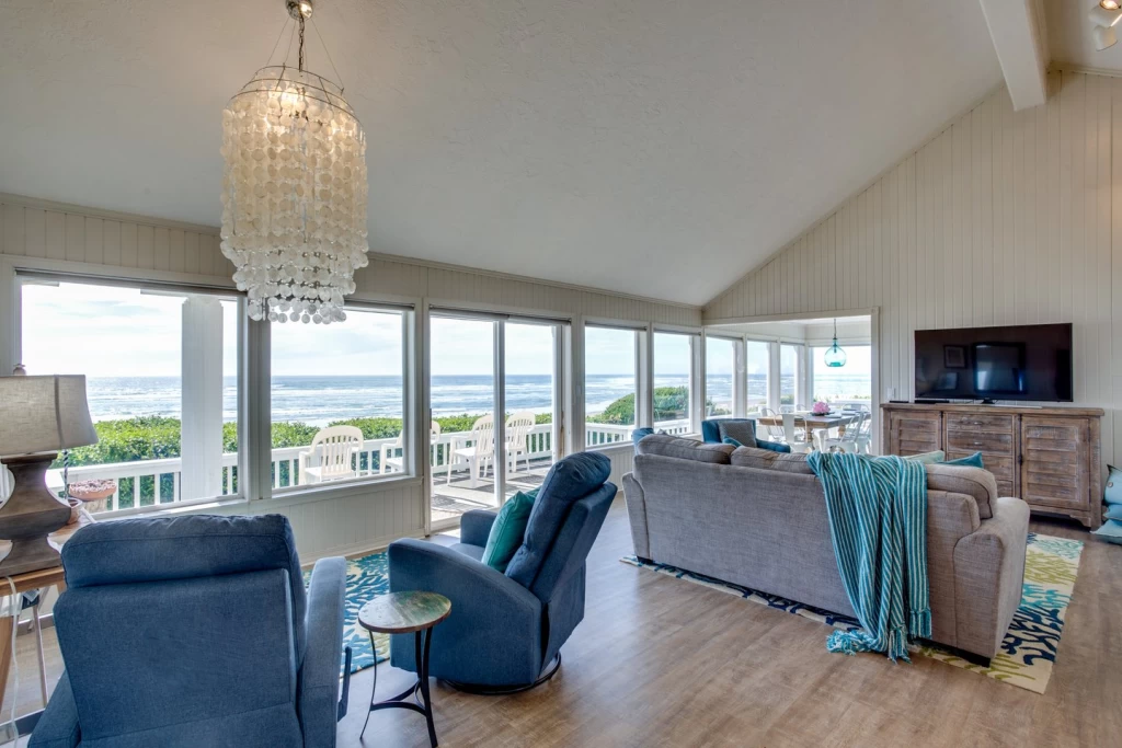 Alicia By The Sea - Dog Friendly, Hot Tub, Ocean Front — photo 3
