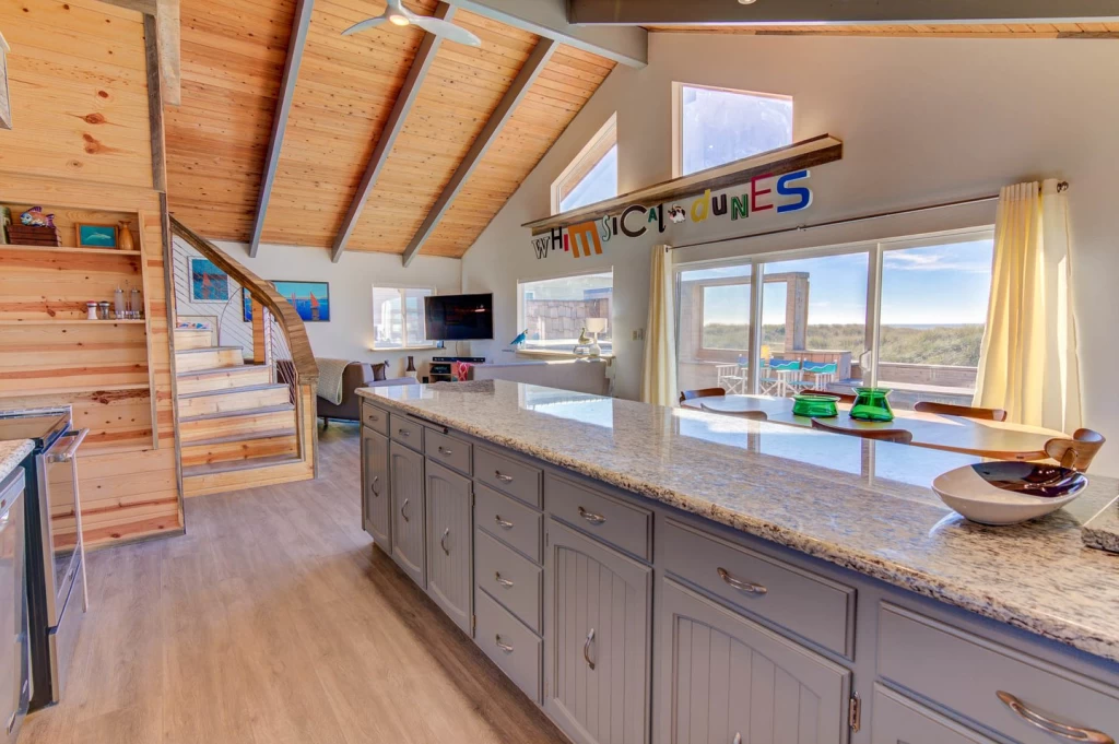 Whimsical Dunes - Hot Tub, Ocean Front, Community Pool! — photo 4