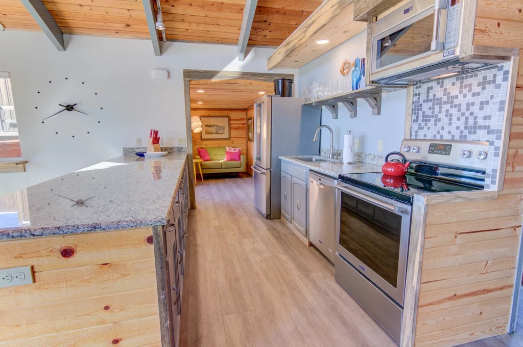 Whimsical Dunes - Hot Tub, Ocean Front, Community Pool! — photo 5