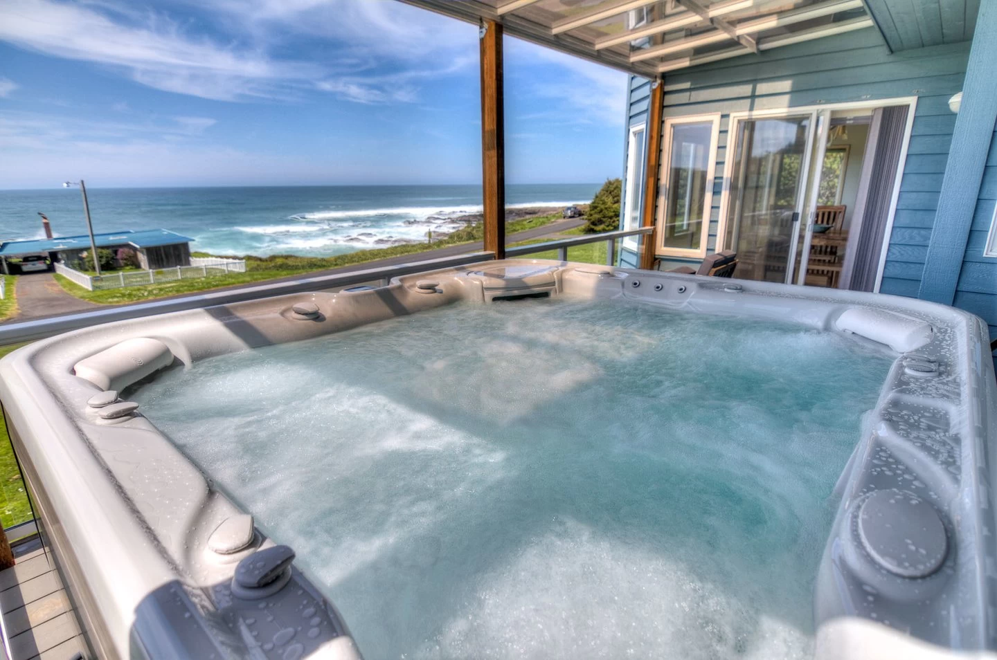 Big Wave Lodge - Dog Friendly, Hot Tub, Ocean View