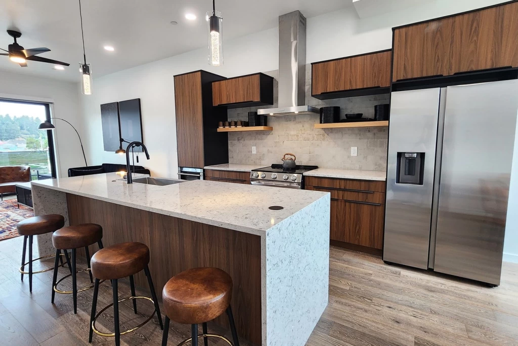 Steel & Surf - Hot Tub, Pet Friendly, Bay Front! — photo 5
