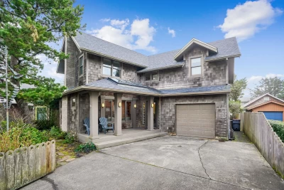 Sand Dollar vacation home in Cannon Beach Oregon with porch and fenced yard near the beach
