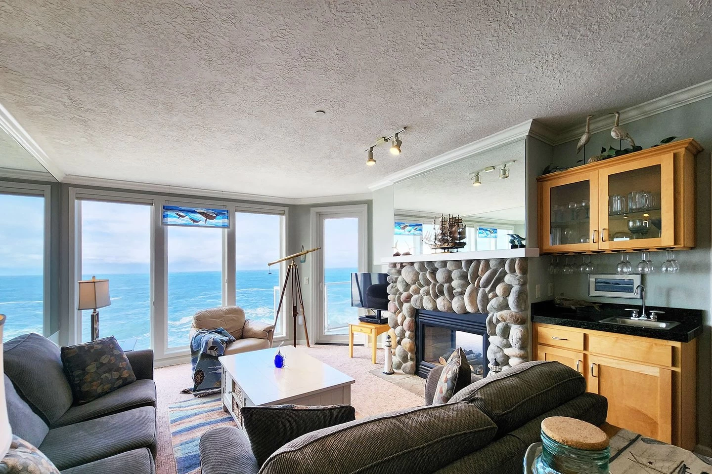 Reflections By The Sea - New Listing! Ocean Front, Pool, Fitness Center