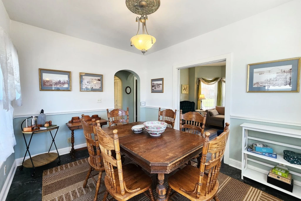 Endeavour House | 2 Bedroom | Sleeps 4 | Walk to Beach — photo 4