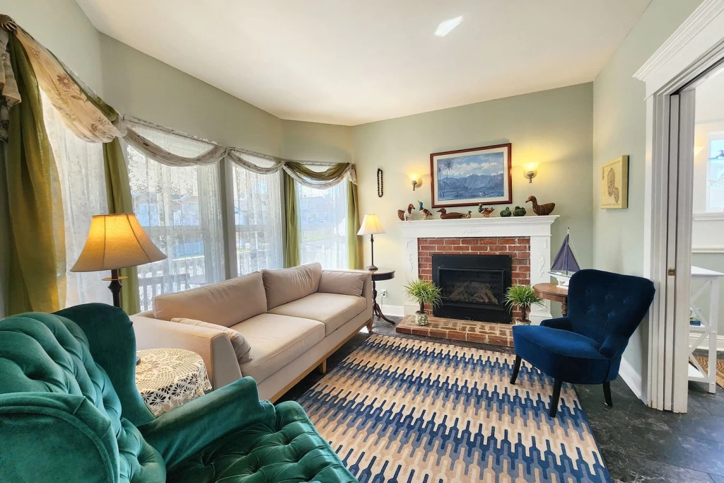 Endeavour House | 2 Bedroom | Sleeps 4 | Walk to Beach — photo 5