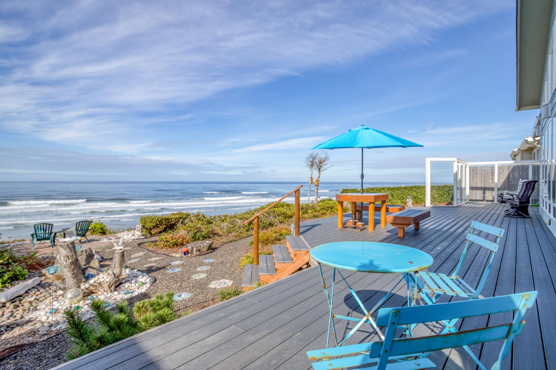 The Ocean Lounge - South Beach, Oregon - Beachcombers Nw